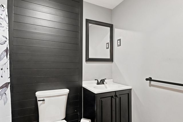 96 I St, Dracut, MA 01826
