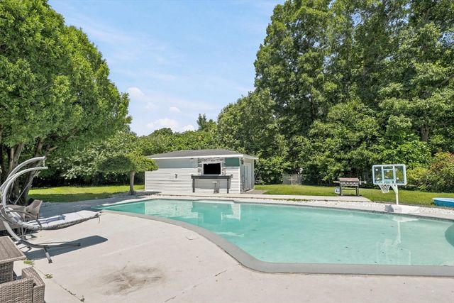 96 I St, Dracut, MA 01826