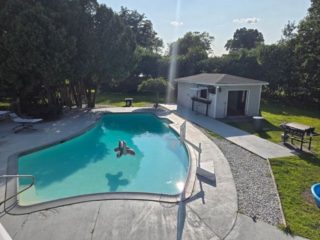 96 I St, Dracut, MA 01826