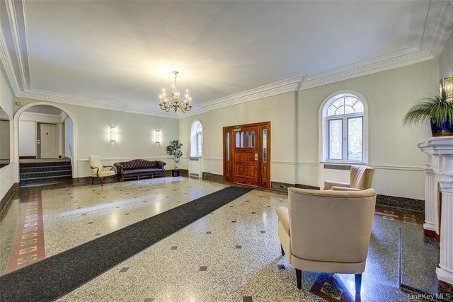 111-39 76th Road D1, Forest Hills, NY 11375