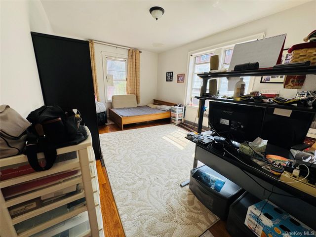111-39 76th Road D1, Forest Hills, NY 11375