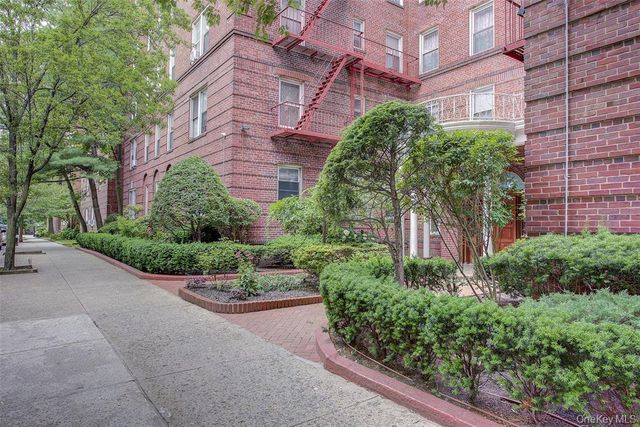 111-39 76th Road D1, Forest Hills, NY 11375