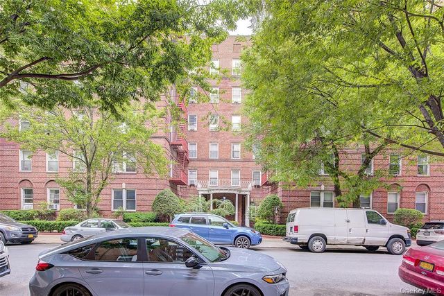 111-39 76th Road D1, Forest Hills, NY 11375