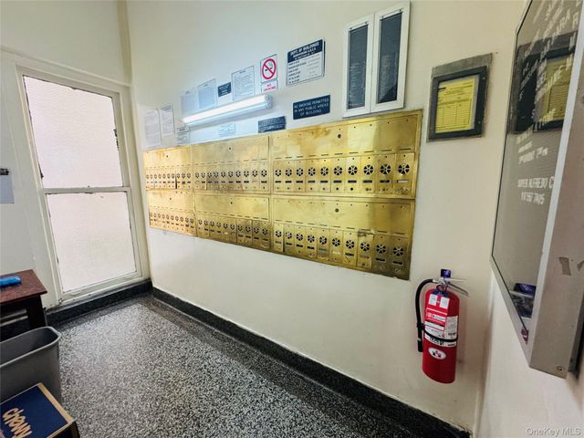 111-39 76th Road D1, Forest Hills, NY 11375