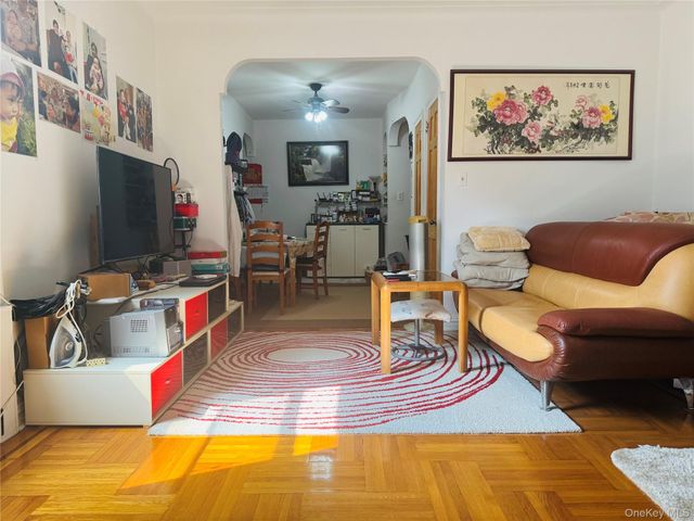 111-39 76th Road D1, Forest Hills, NY 11375