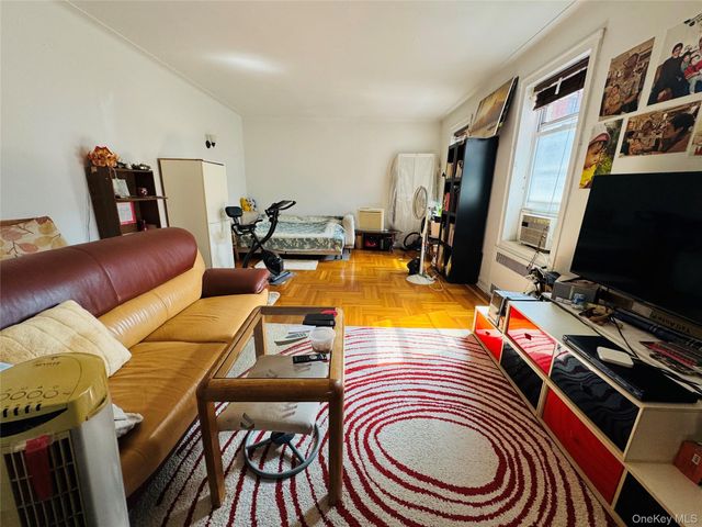 111-39 76th Road D1, Forest Hills, NY 11375