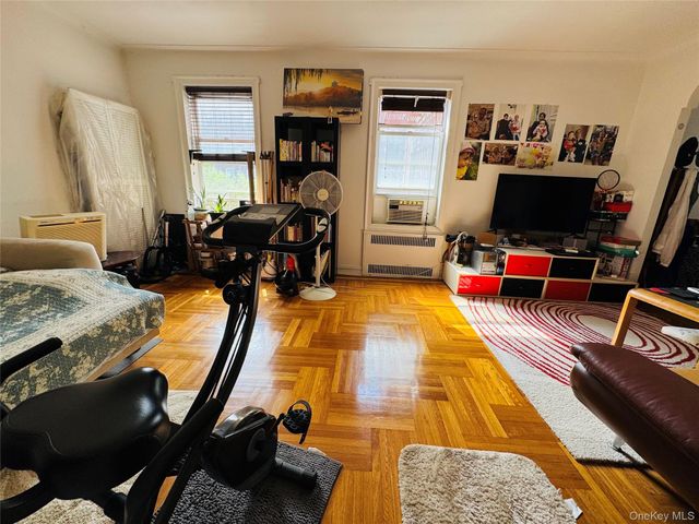 111-39 76th Road D1, Forest Hills, NY 11375