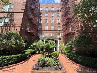 111-39 76th Road D1, Forest Hills, NY 11375