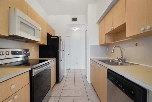 7085 Nova Drive 319, Davie, FL 33317