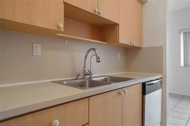 7085 Nova Drive 319, Davie, FL 33317