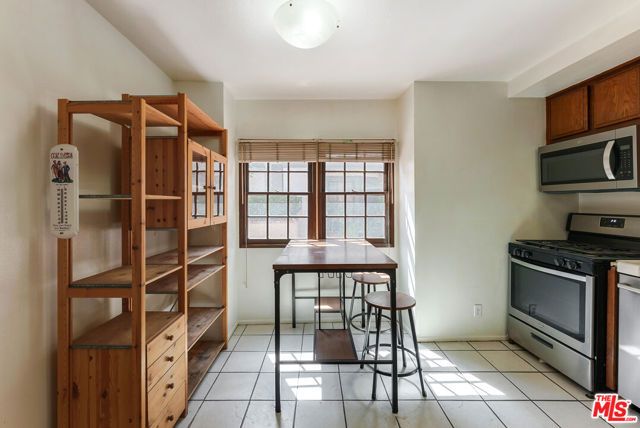 11940 Weddington Street 17, Valley Village, CA 91607