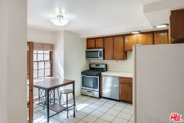 11940 Weddington Street 17, Valley Village, CA 91607