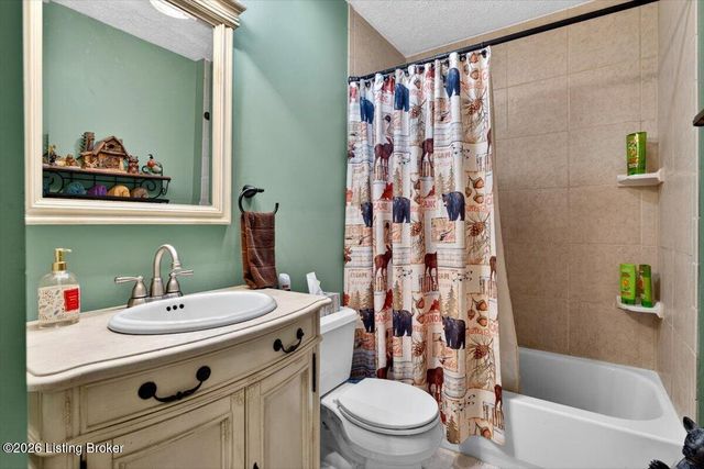 7000 Cochise Ct, Louisville, KY 40258