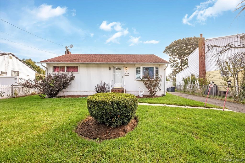9 Surrey Drive, Amityville, NY 11701 — exterior