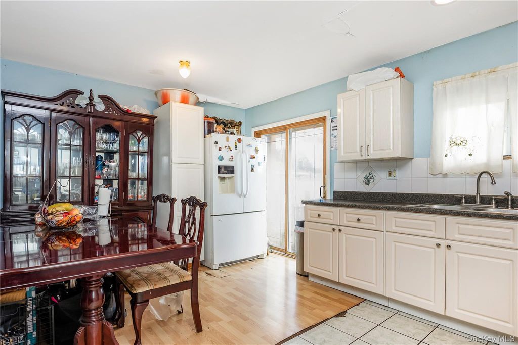 9 Surrey Drive, Amityville, NY 11701 — photo 5