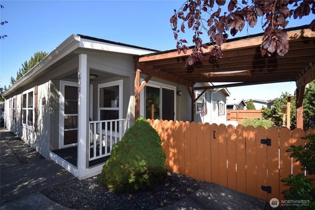612 N Seventh Avenue, Sequim, WA 98382