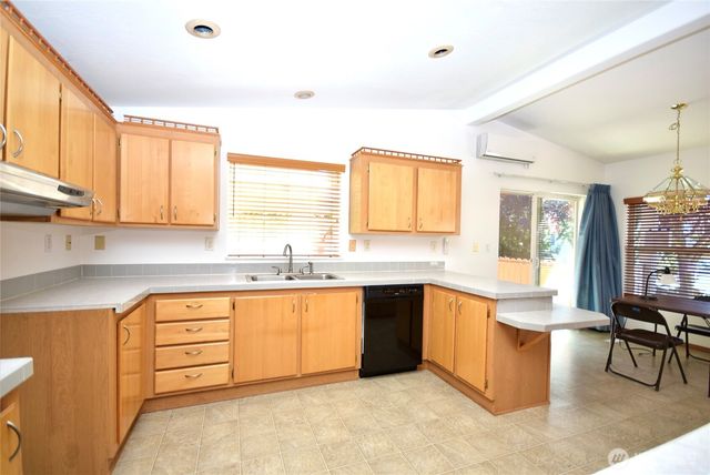 612 N Seventh Avenue, Sequim, WA 98382