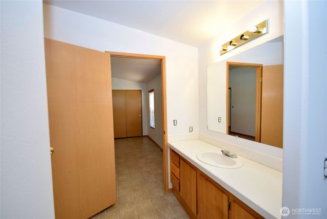 612 N Seventh Avenue, Sequim, WA 98382