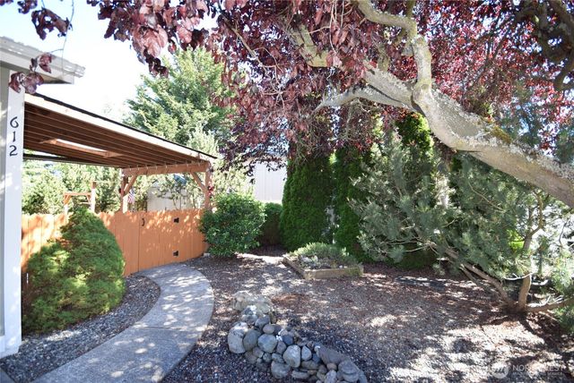 612 N Seventh Avenue, Sequim, WA 98382
