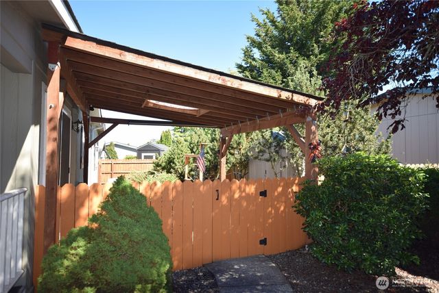 612 N Seventh Avenue, Sequim, WA 98382