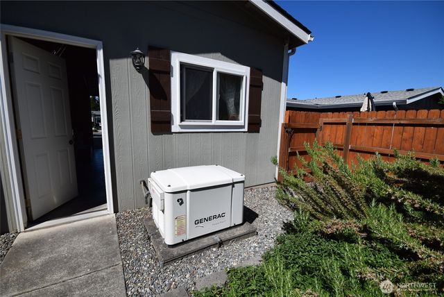 612 N Seventh Avenue, Sequim, WA 98382