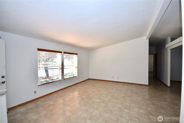 612 N Seventh Avenue, Sequim, WA 98382