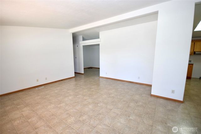 612 N Seventh Avenue, Sequim, WA 98382