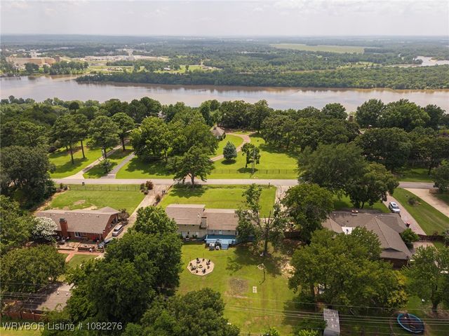 704 Skyline Drive, Van Buren, AR 72956