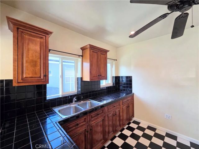 5589 Lemon Avenue, Long Beach, CA 90805