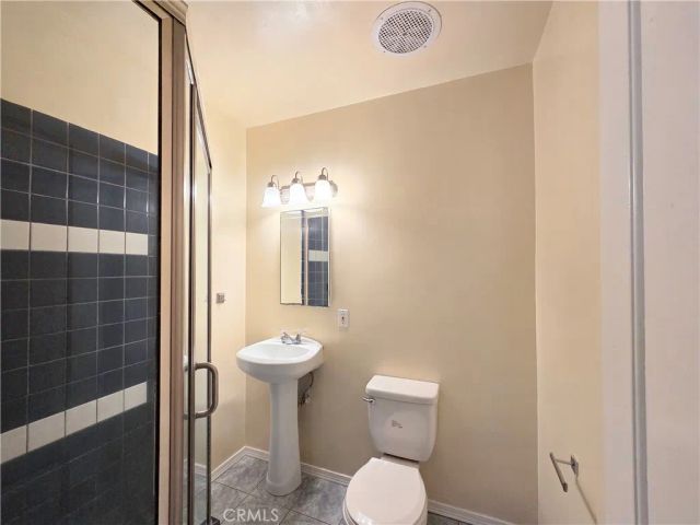 5589 Lemon Avenue, Long Beach, CA 90805