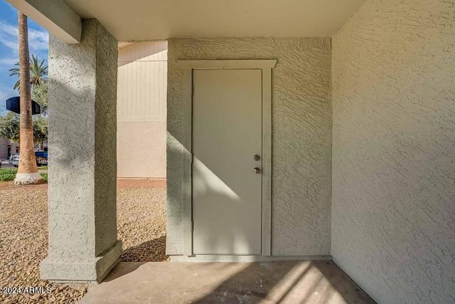 318 E VINE Circle Apt 102, Mesa, AZ 85210