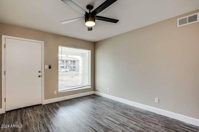 318 E VINE Circle Apt 102, Mesa, AZ 85210