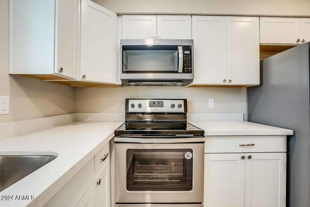 318 E VINE Circle Apt 102, Mesa, AZ 85210