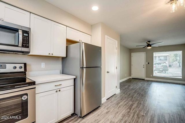 318 E VINE Circle Apt 102, Mesa, AZ 85210