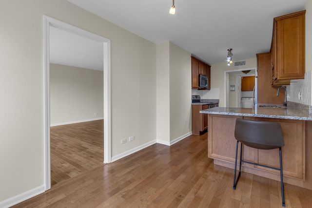 22 Park Lane 404, Park Ridge, IL 60068