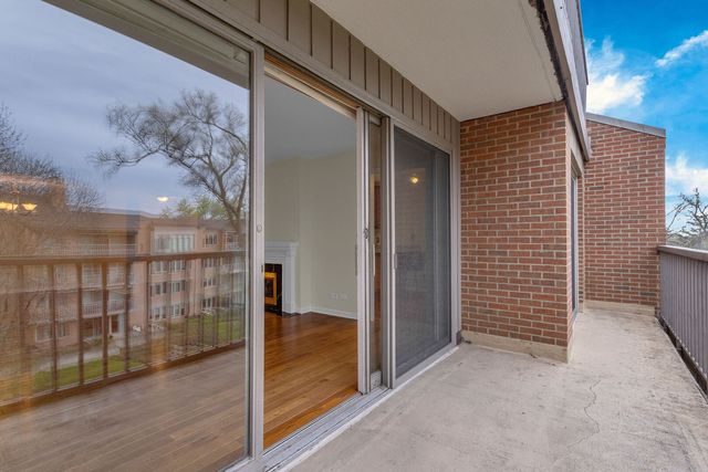 22 Park Lane 404, Park Ridge, IL 60068