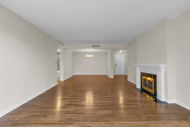 22 Park Lane 404, Park Ridge, IL 60068