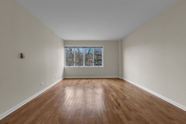 22 Park Lane 404, Park Ridge, IL 60068