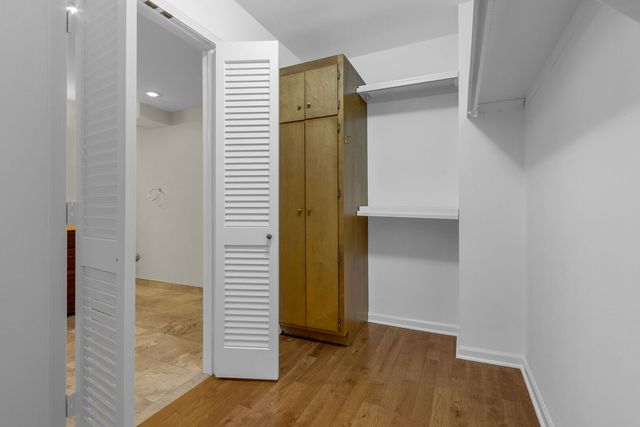 22 Park Lane 404, Park Ridge, IL 60068
