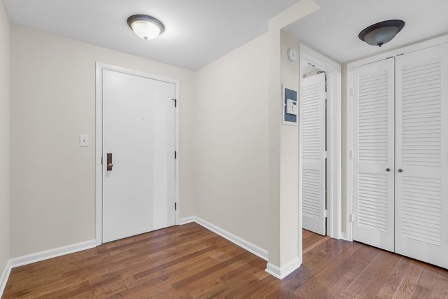 22 Park Lane 404, Park Ridge, IL 60068