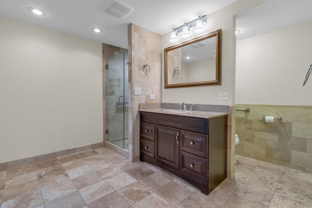 22 Park Lane 404, Park Ridge, IL 60068