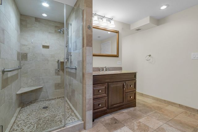 22 Park Lane 404, Park Ridge, IL 60068