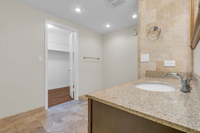 22 Park Lane 404, Park Ridge, IL 60068