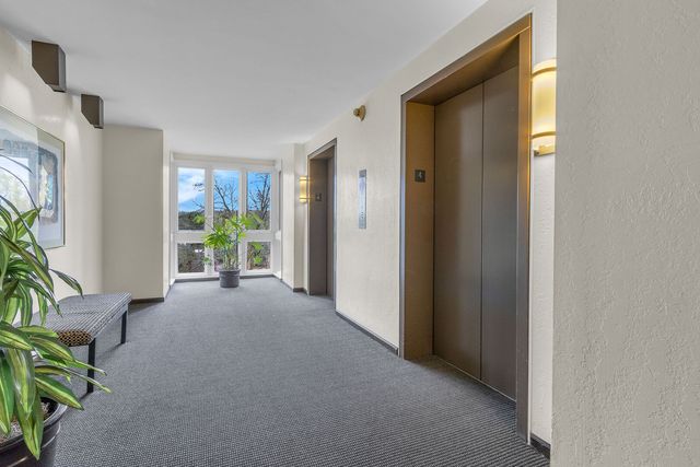 22 Park Lane 404, Park Ridge, IL 60068