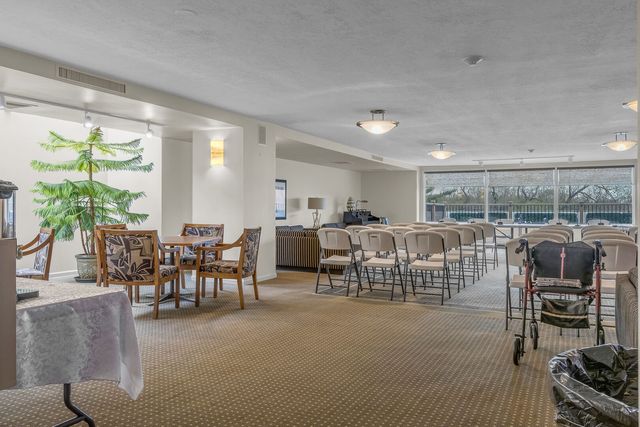 22 Park Lane 404, Park Ridge, IL 60068