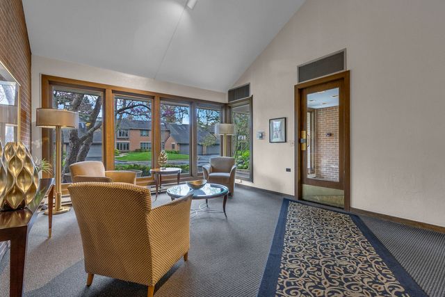 22 Park Lane 404, Park Ridge, IL 60068