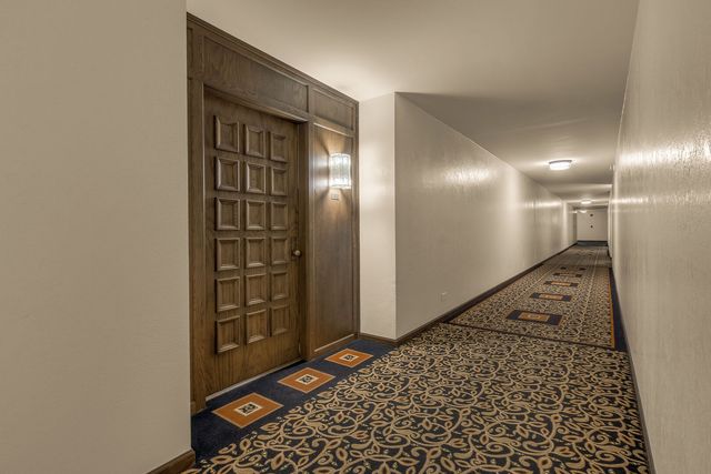 22 Park Lane 404, Park Ridge, IL 60068