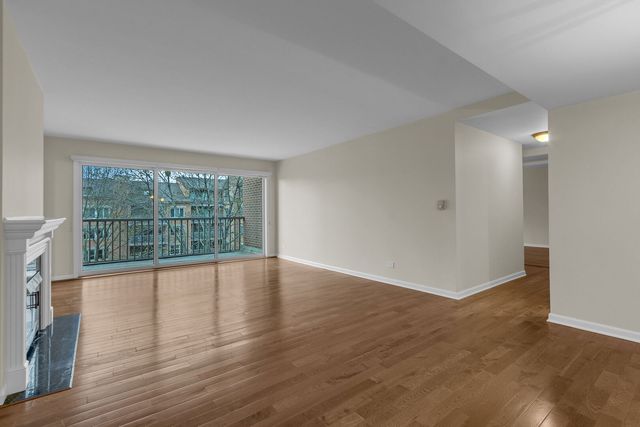 22 Park Lane 404, Park Ridge, IL 60068