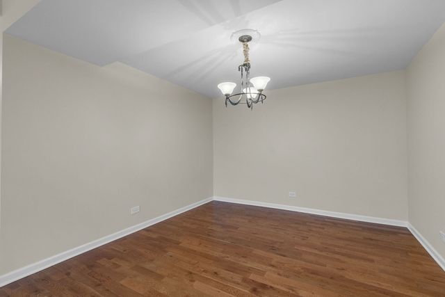 22 Park Lane 404, Park Ridge, IL 60068