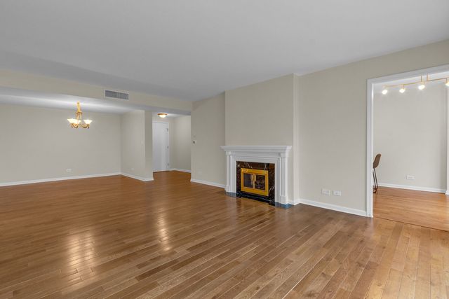 22 Park Lane 404, Park Ridge, IL 60068